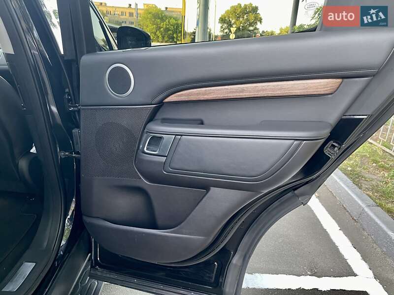 Внедорожник / Кроссовер Land Rover Discovery 2017 в Киеве