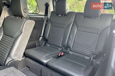 Позашляховик / Кросовер Land Rover Discovery 2017 в 