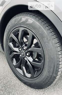 Позашляховик / Кросовер Land Rover Discovery 2017 в 