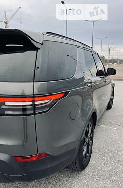 Позашляховик / Кросовер Land Rover Discovery 2017 в 
