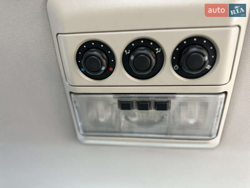 Позашляховик / Кросовер Land Rover Discovery 2012 в Одесі