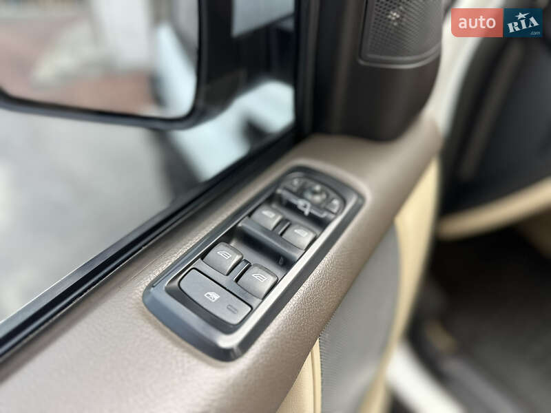 Позашляховик / Кросовер Land Rover Discovery 2012 в Одесі