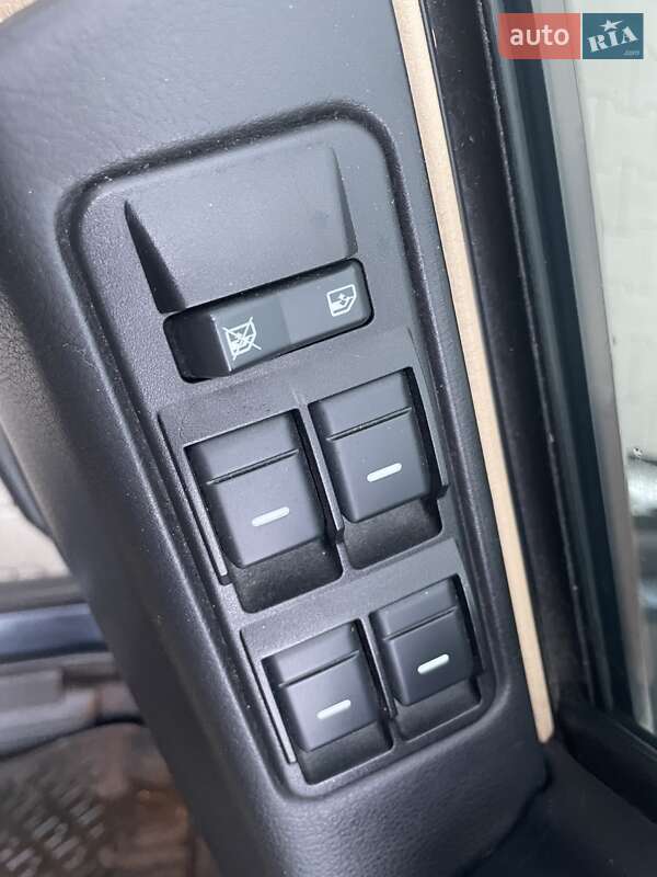 Позашляховик / Кросовер Land Rover Discovery 2005 в Києві