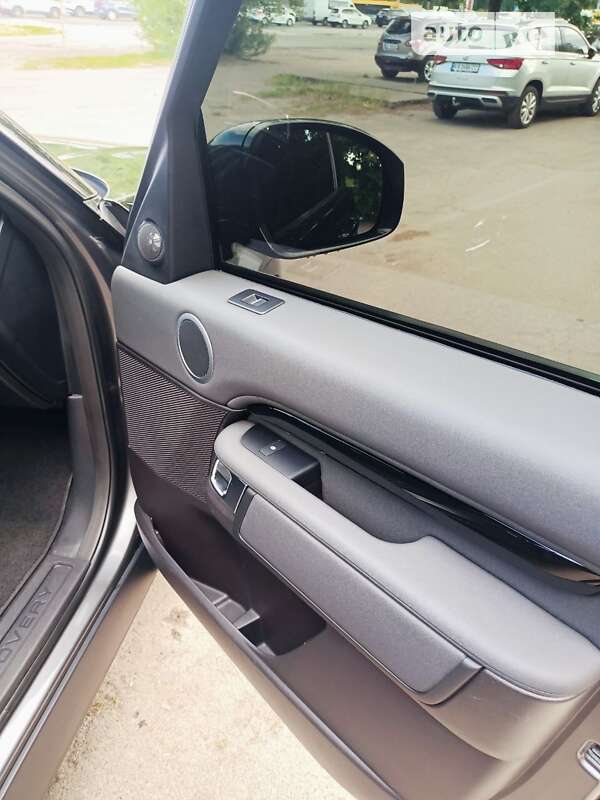 Внедорожник / Кроссовер Land Rover Discovery 2017 в Киеве