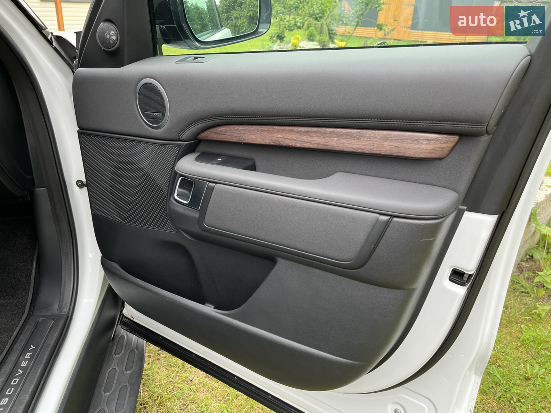 2019 Land Rover Discovery - мініатюра 25