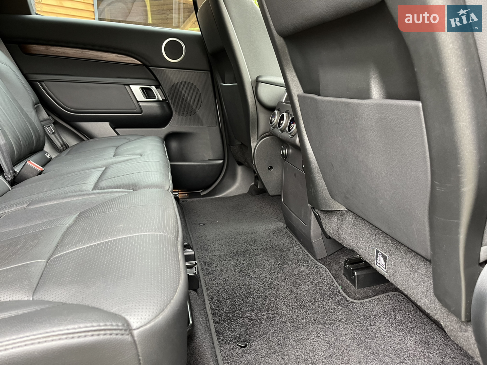 2019 Land Rover Discovery - мініатюра 29