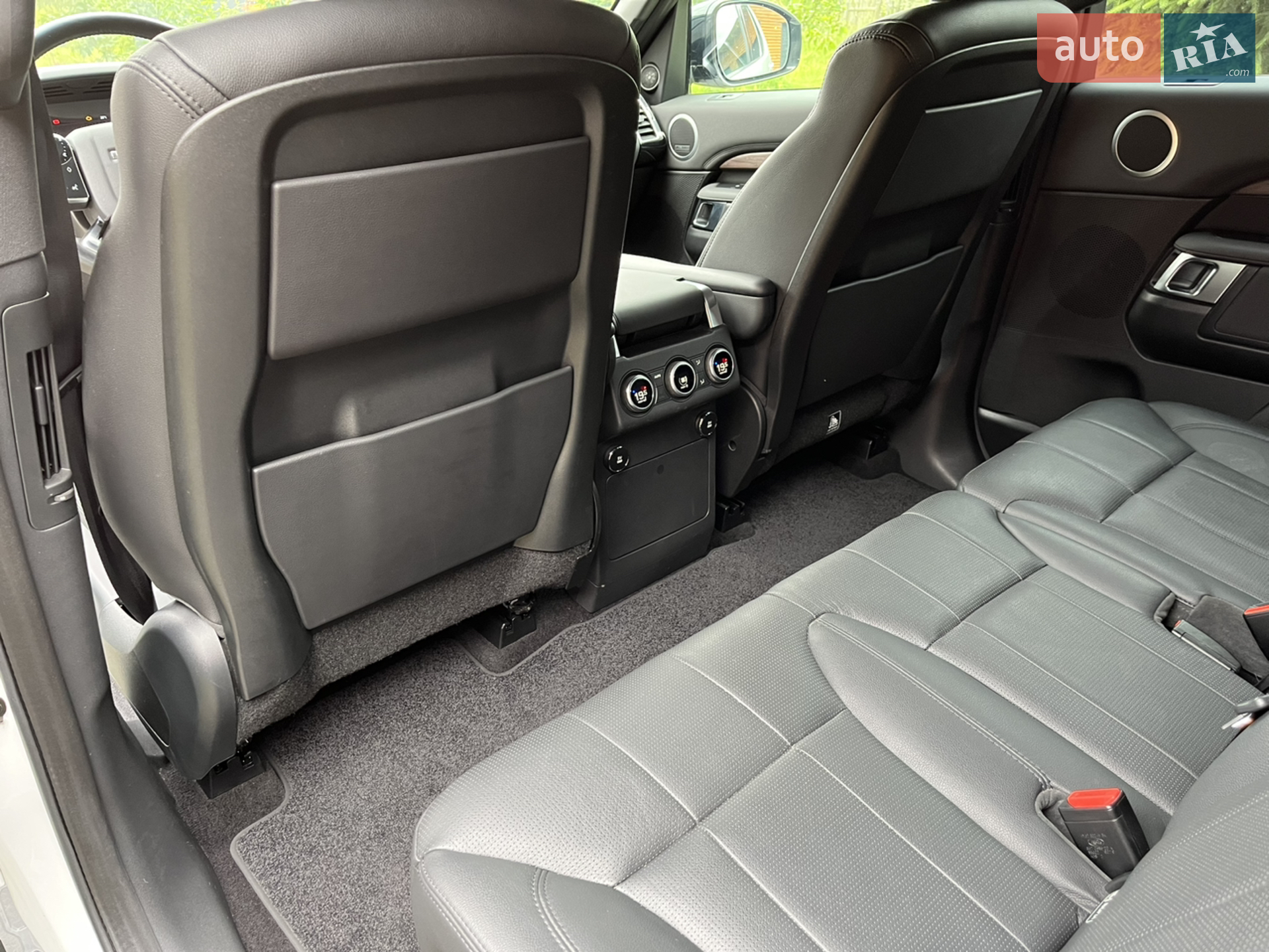 2019 Land Rover Discovery - мініатюра 32