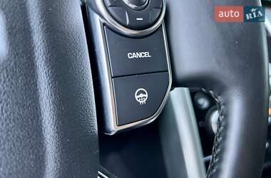 Позашляховик / Кросовер Land Rover Discovery 2018 в 