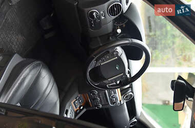 Внедорожник / Кроссовер Land Rover Discovery 2012 в 