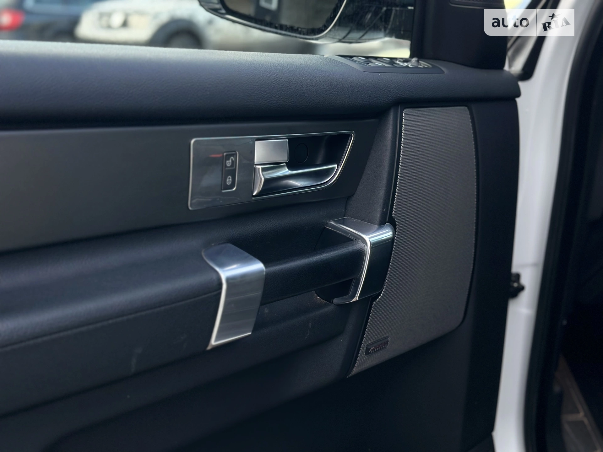 2016 Land Rover Discovery - мініатюра 10