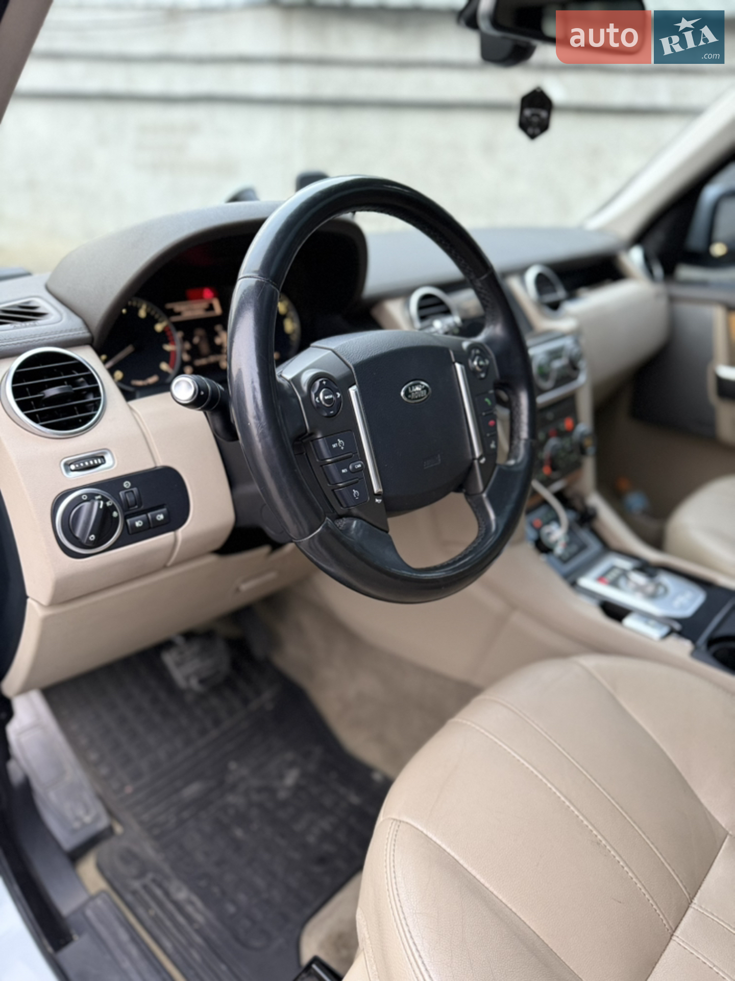 2014 Land Rover Discovery - мініатюра 27