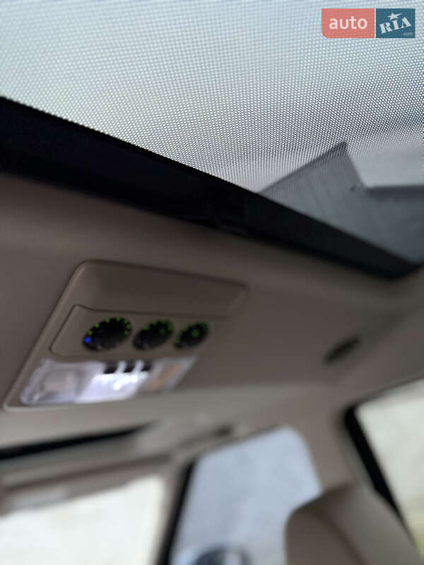 Внедорожник / Кроссовер Land Rover Discovery 2014 в Киеве