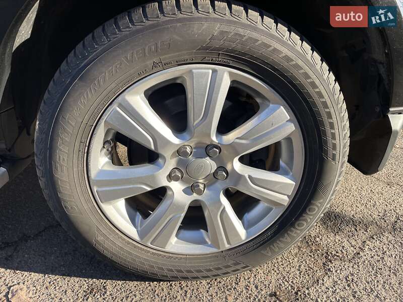 Позашляховик / Кросовер Land Rover Discovery 2015 в Києві