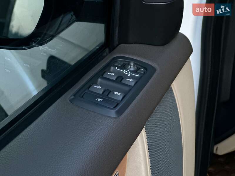 Позашляховик / Кросовер Land Rover Discovery 2015 в Тернополі