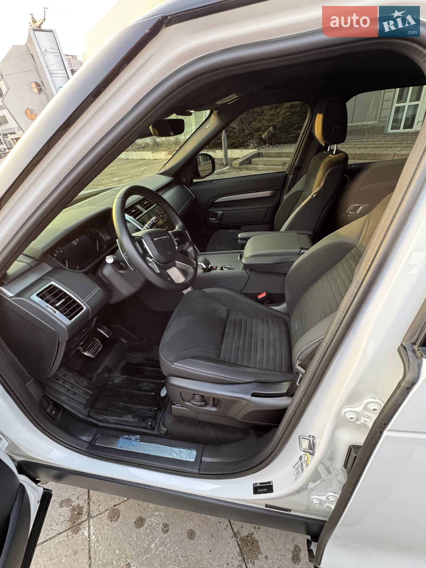 2023 Land Rover Discovery - мініатюра 12