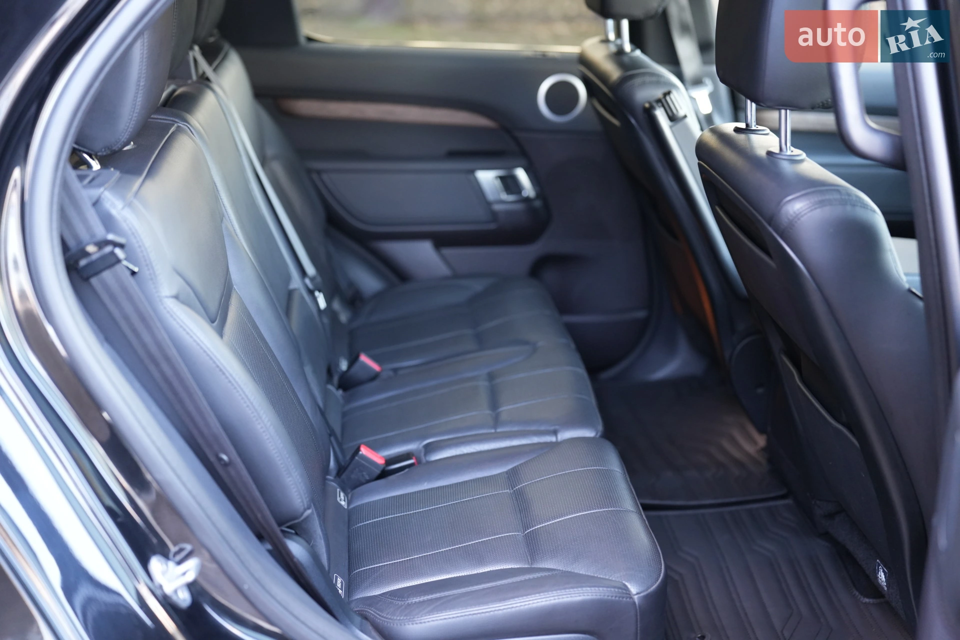 2017 Land Rover Discovery - мініатюра 18