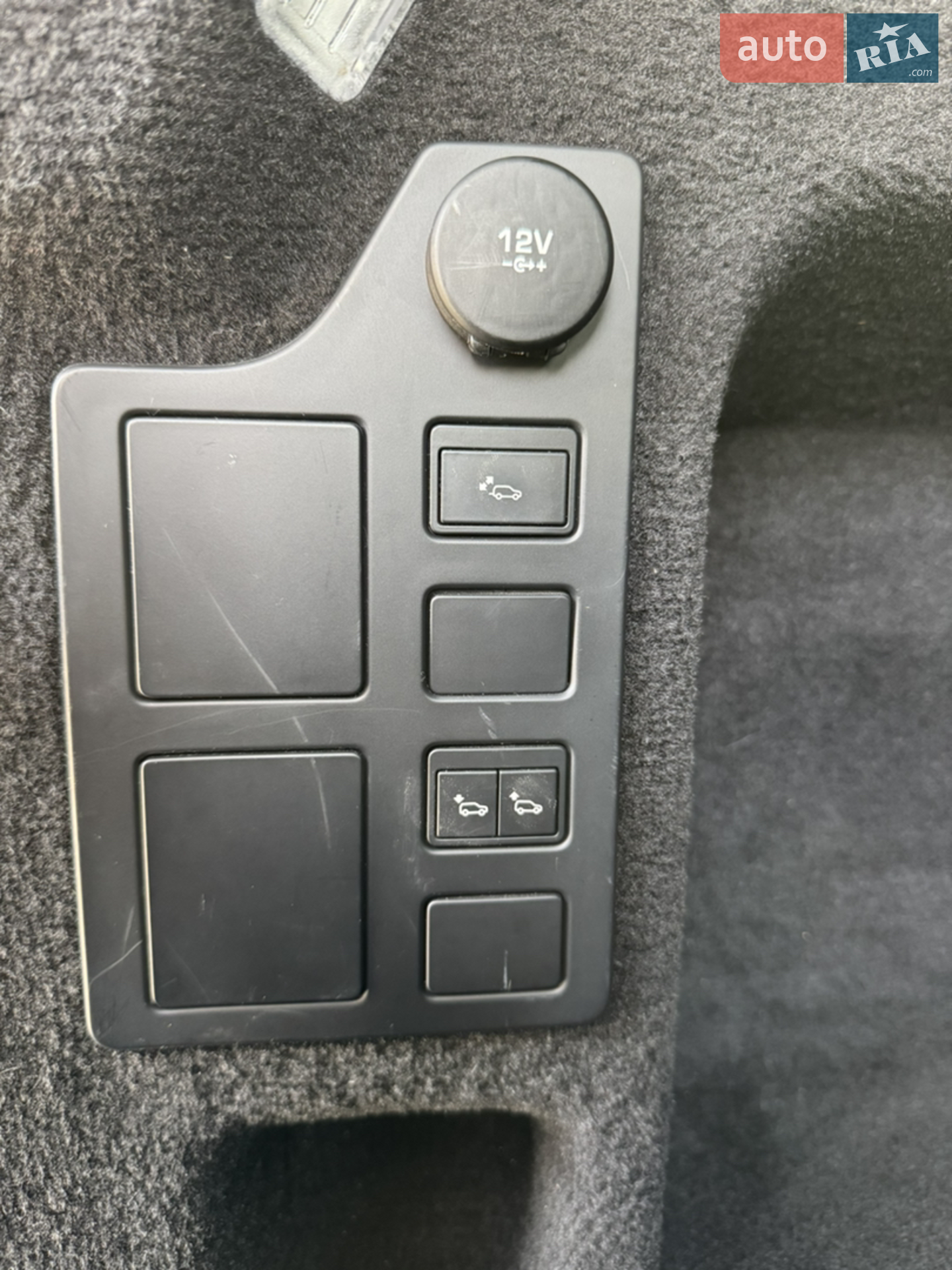 2018 Land Rover Discovery - мініатюра 28