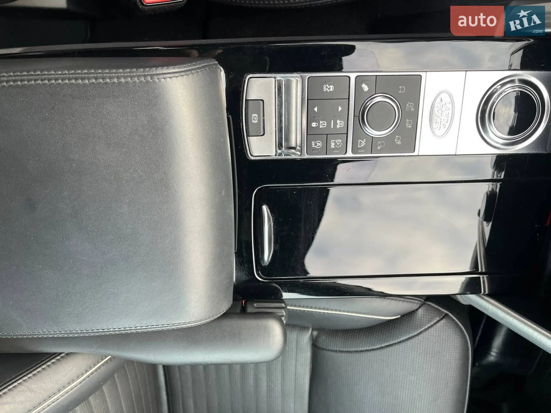 2017 Land Rover Discovery - мініатюра 26