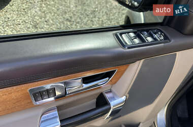 Позашляховик / Кросовер Land Rover Discovery 2013 в 