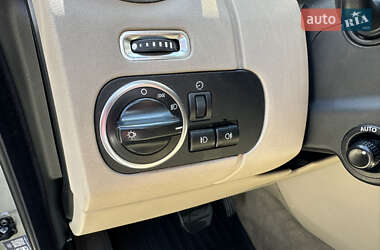 Позашляховик / Кросовер Land Rover Discovery 2013 в 