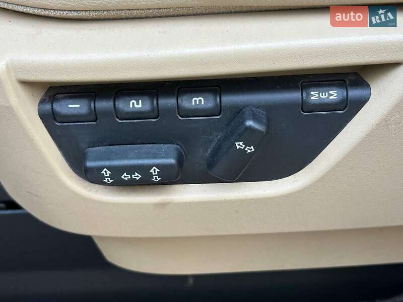 Внедорожник / Кроссовер Land Rover Discovery 2006 в Черновцах