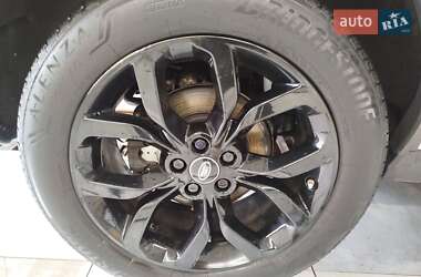 Позашляховик / Кросовер Land Rover Discovery 2015 в 