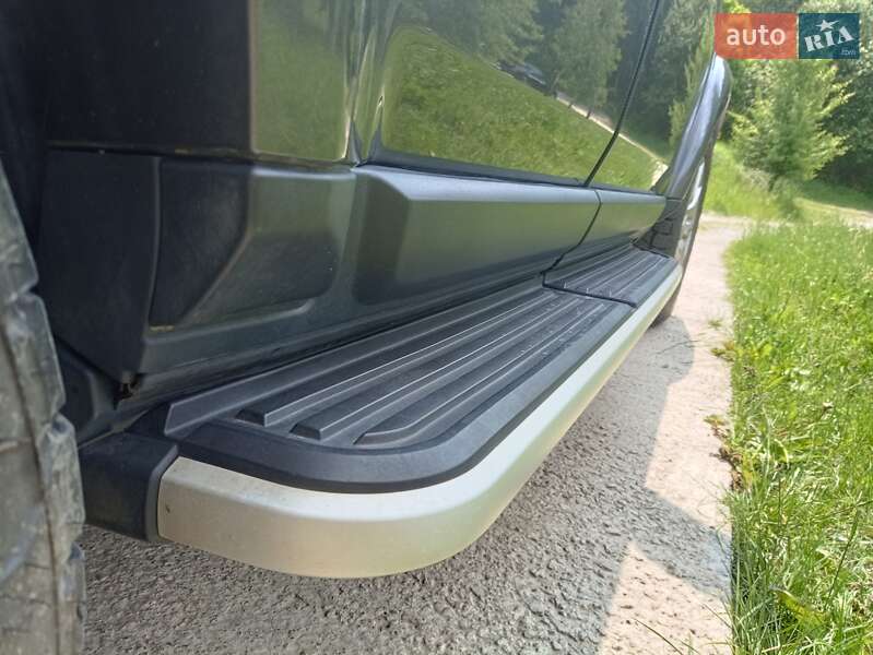 Позашляховик / Кросовер Land Rover Discovery 2016 в Києві