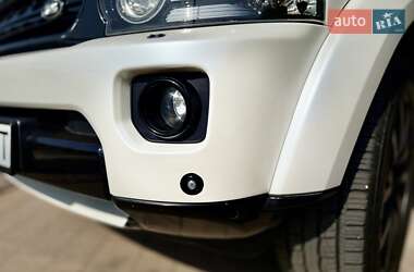 Позашляховик / Кросовер Land Rover Discovery 2015 в 