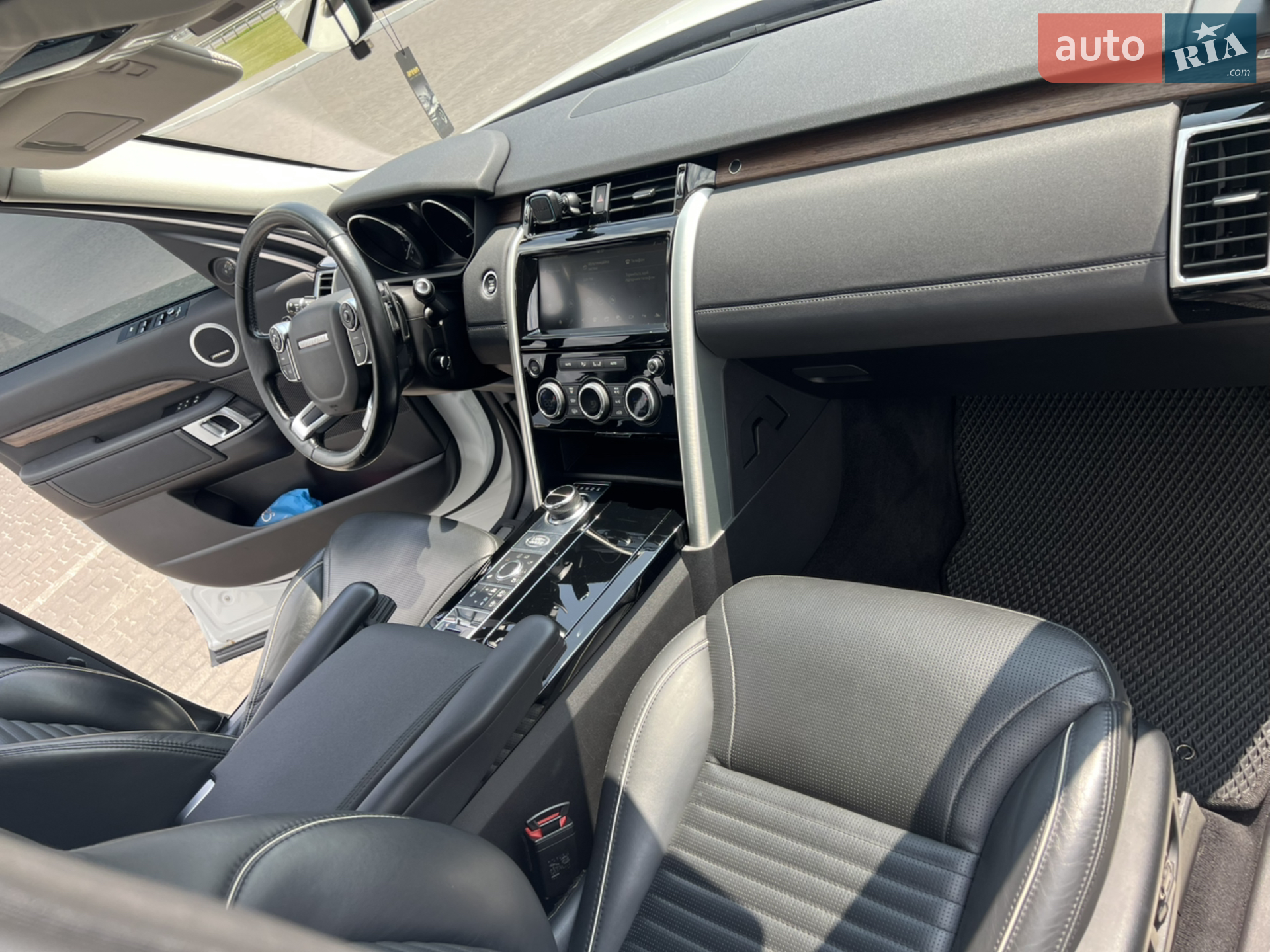 2017 Land Rover Discovery - мініатюра 21
