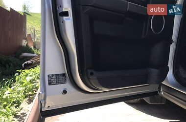 Внедорожник / Кроссовер Land Rover Discovery 2005 в 