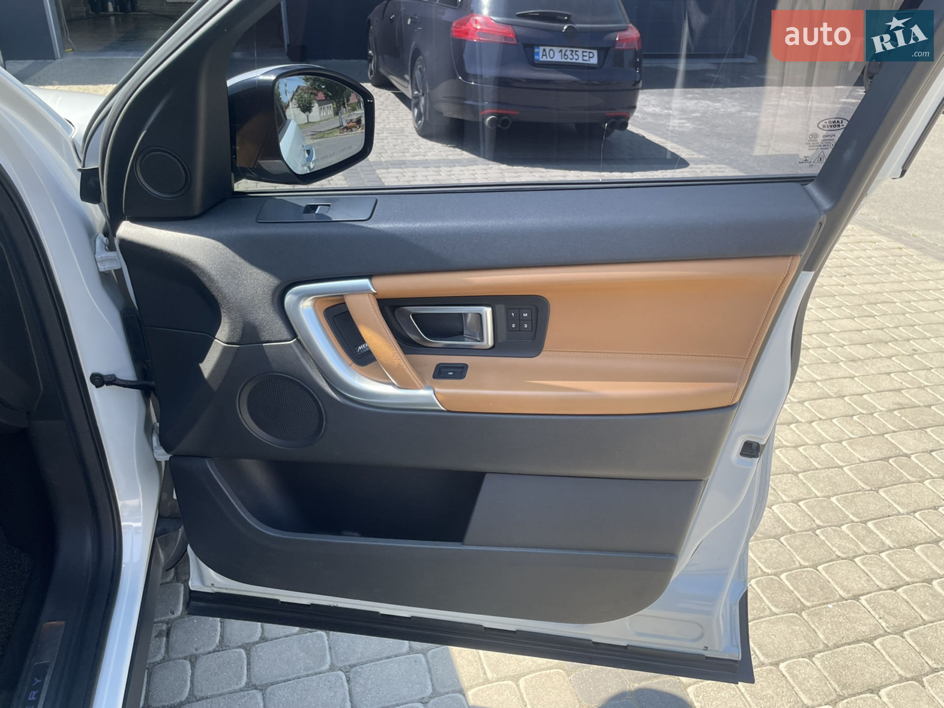 2017 Land Rover Discovery - мініатюра 17