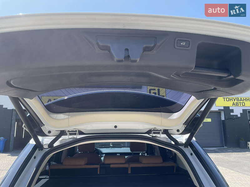 Позашляховик / Кросовер Land Rover Discovery 2017 в Мукачевому