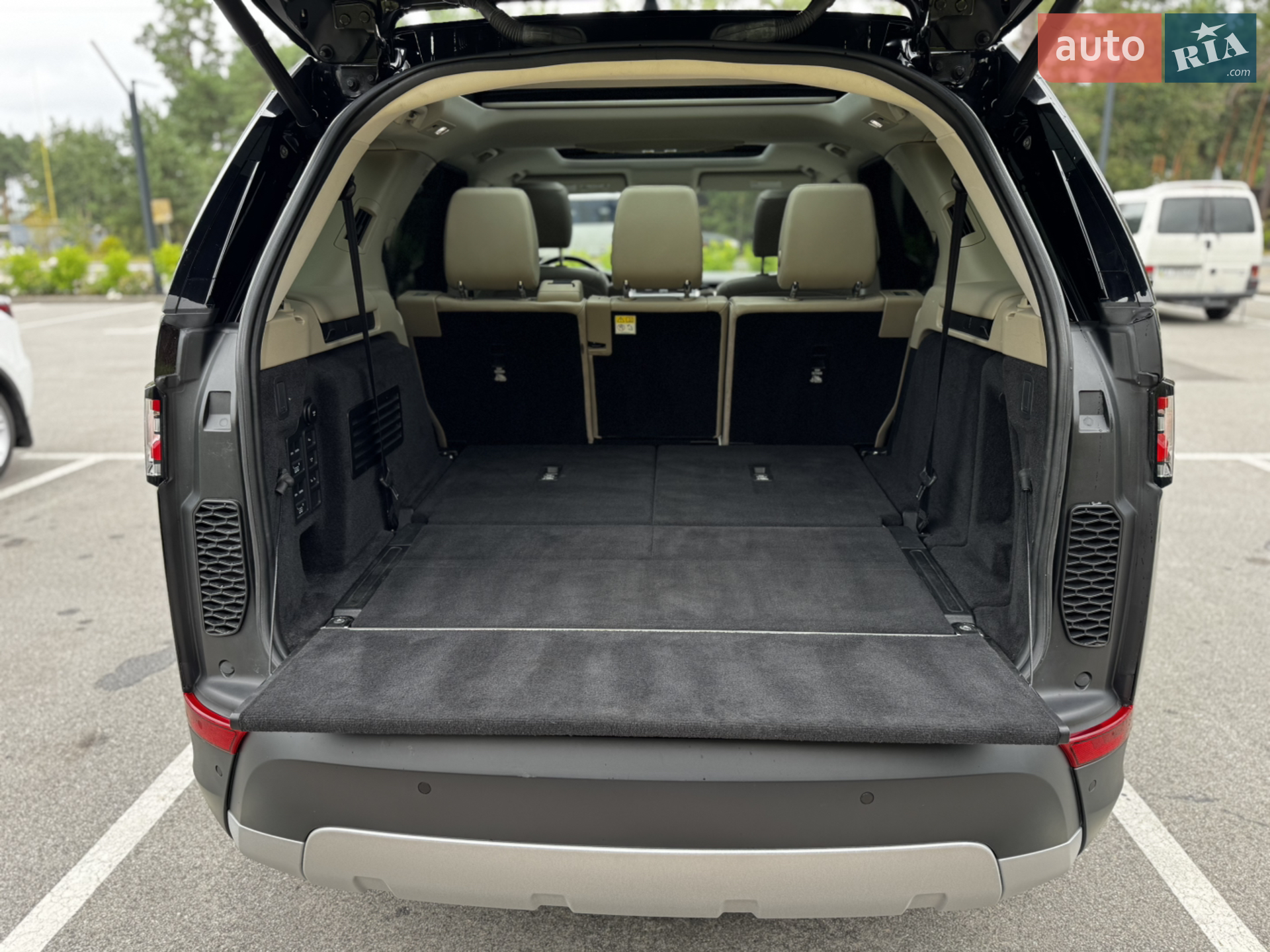 2019 Land Rover Discovery - мініатюра 36