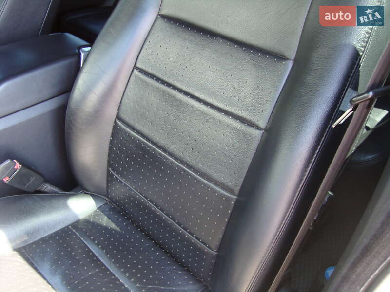 Позашляховик / Кросовер Land Rover Discovery 2006 в Києві