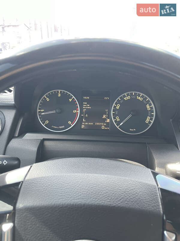 Внедорожник / Кроссовер Land Rover Discovery 2016 в Киеве