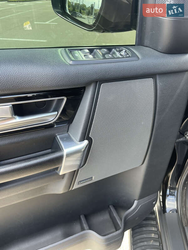 Внедорожник / Кроссовер Land Rover Discovery 2016 в Киеве