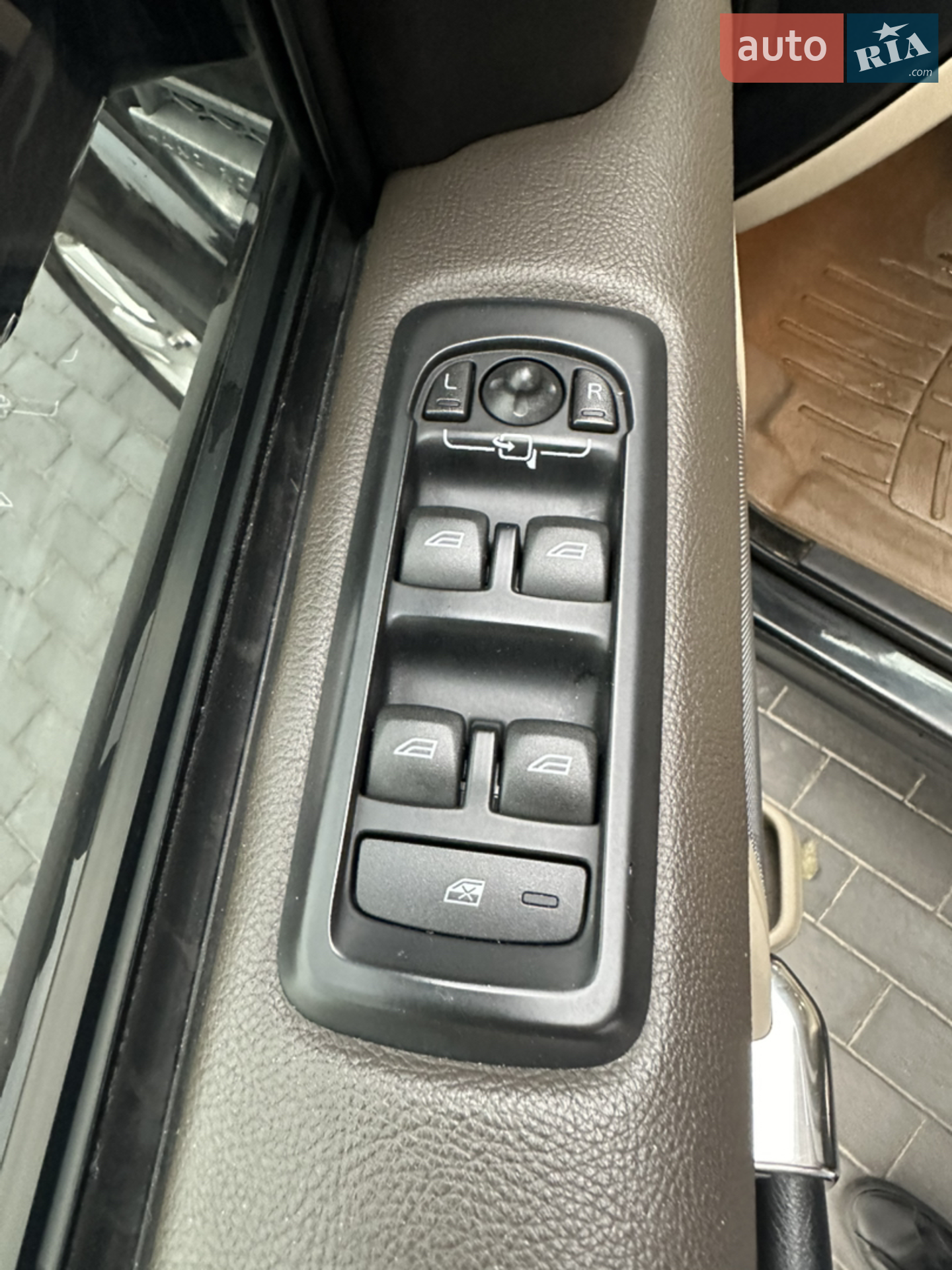 2014 Land Rover Discovery - мініатюра 18