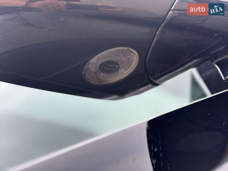 Позашляховик / Кросовер Land Rover Discovery 2018 в Києві фото 14 Позашляховик / Кросовер Land Rover Discovery 2018 в Києві