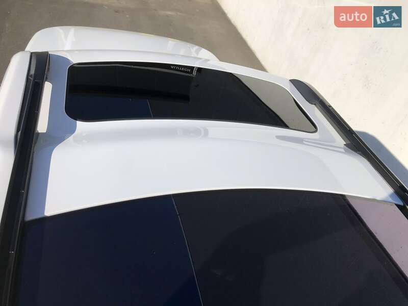 Внедорожник / Кроссовер Land Rover Discovery 2016 в Киеве