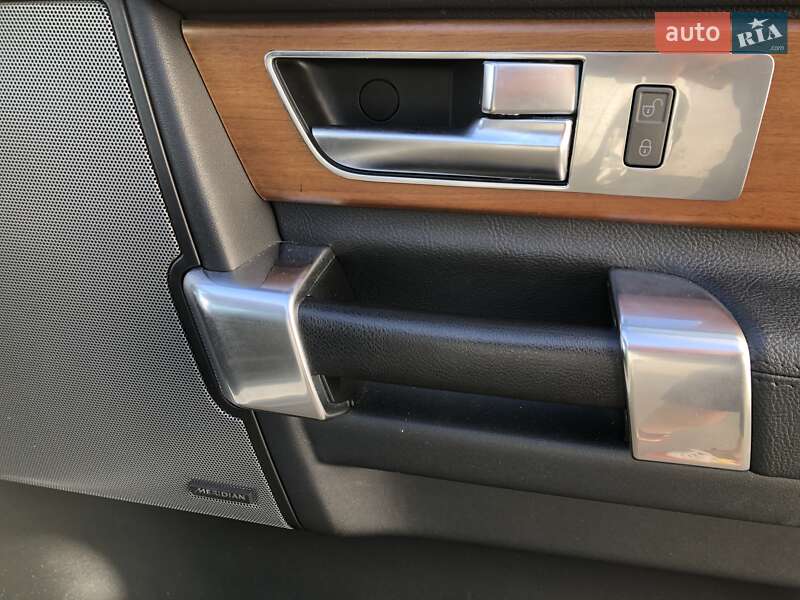 Внедорожник / Кроссовер Land Rover Discovery 2016 в Киеве