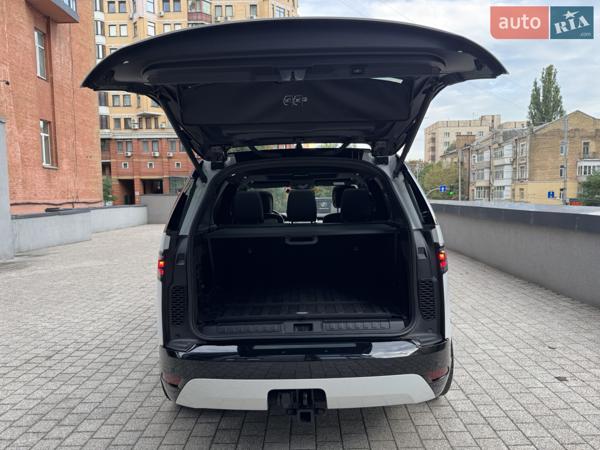 2021 Land Rover Discovery - мініатюра 26