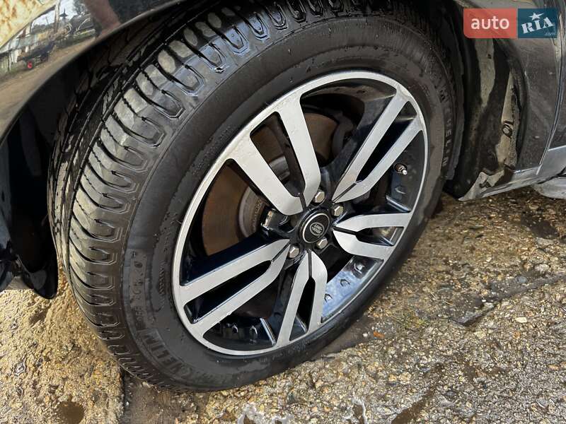 Позашляховик / Кросовер Land Rover Discovery 2016 в Києві
