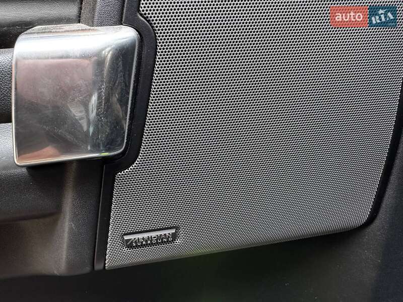 Позашляховик / Кросовер Land Rover Discovery 2016 в Києві