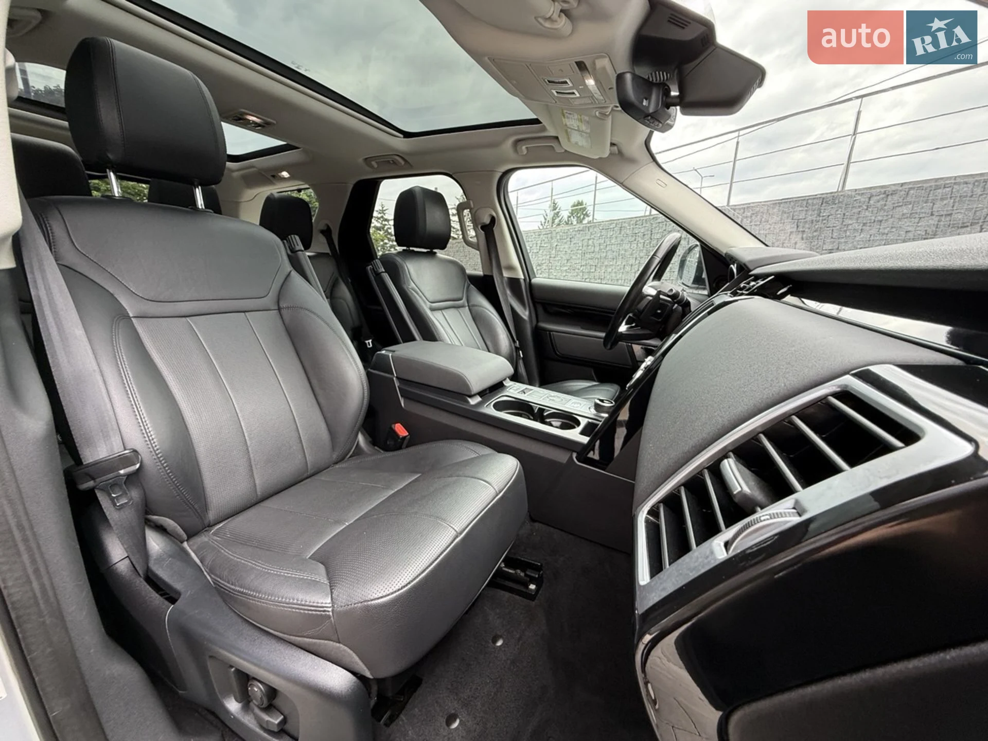 2018 Land Rover Discovery - мініатюра 12