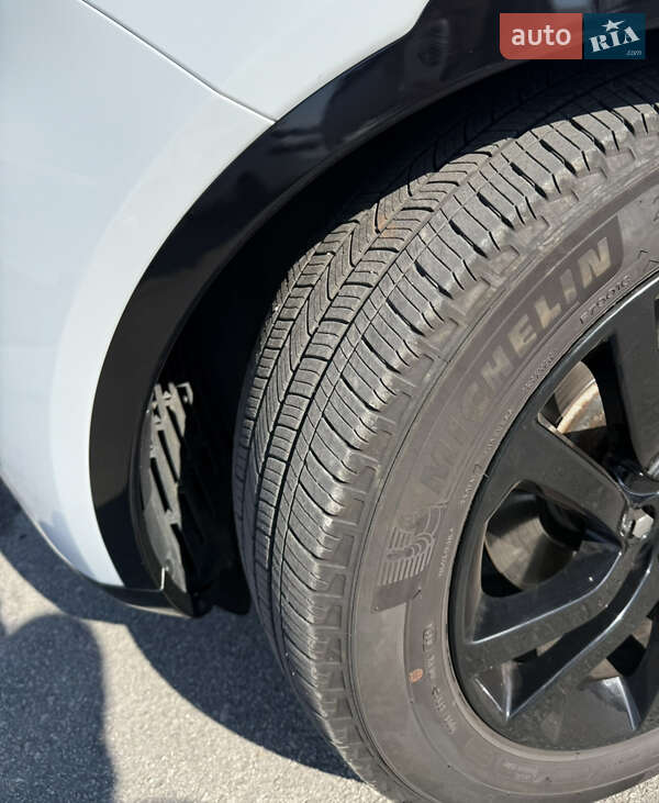 Позашляховик / Кросовер Land Rover Discovery 2017 в Запоріжжі фото 15 Позашляховик / Кросовер Land Rover Discovery 2017 в Запоріжжі