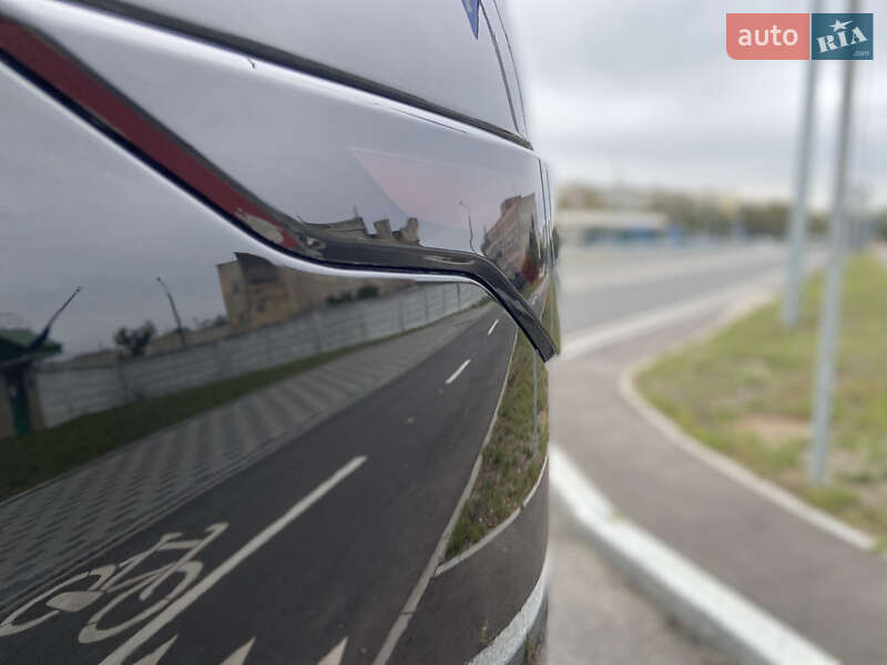 Позашляховик / Кросовер Land Rover Discovery 2017 в Києві