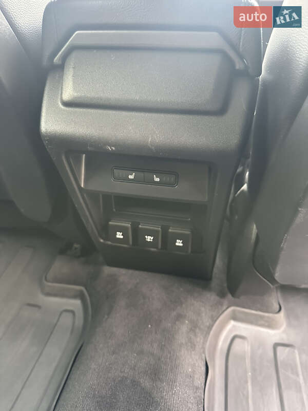 Позашляховик / Кросовер Land Rover Discovery 2019 в Києві