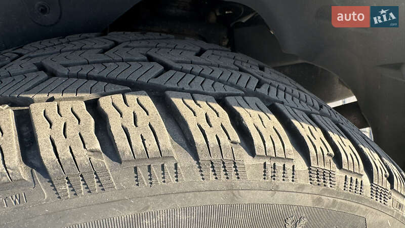 Позашляховик / Кросовер Land Rover Discovery 2016 в Львові