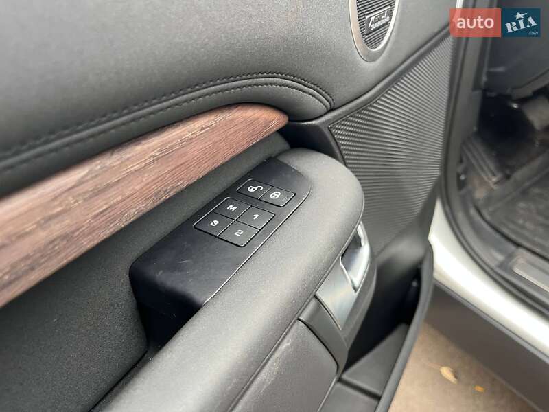 Внедорожник / Кроссовер Land Rover Discovery 2020 в Киеве