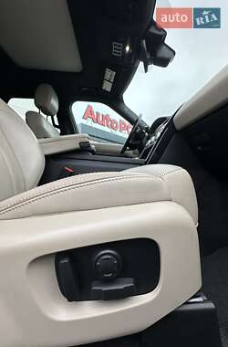 Внедорожник / Кроссовер Land Rover Discovery 2018 в 